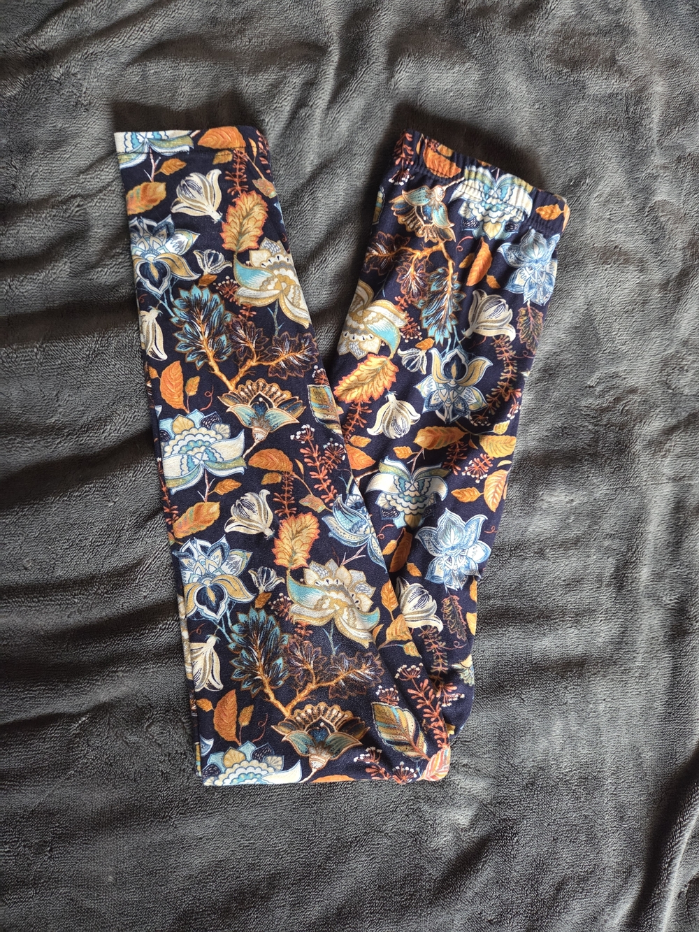 ☀️ 3/$15 Navy And Orange Floral/Leaf Patterned Leggings